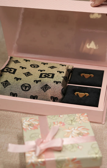 Black & Gold Pashmina Zari blent stole Gift Box with Freshwater Jewellery – Luxury Wedding & Festive Hamper