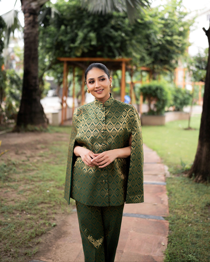 Gayatri Banarasi Cape: Women&