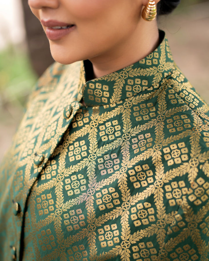 Gayatri Banarasi Cape: Women&