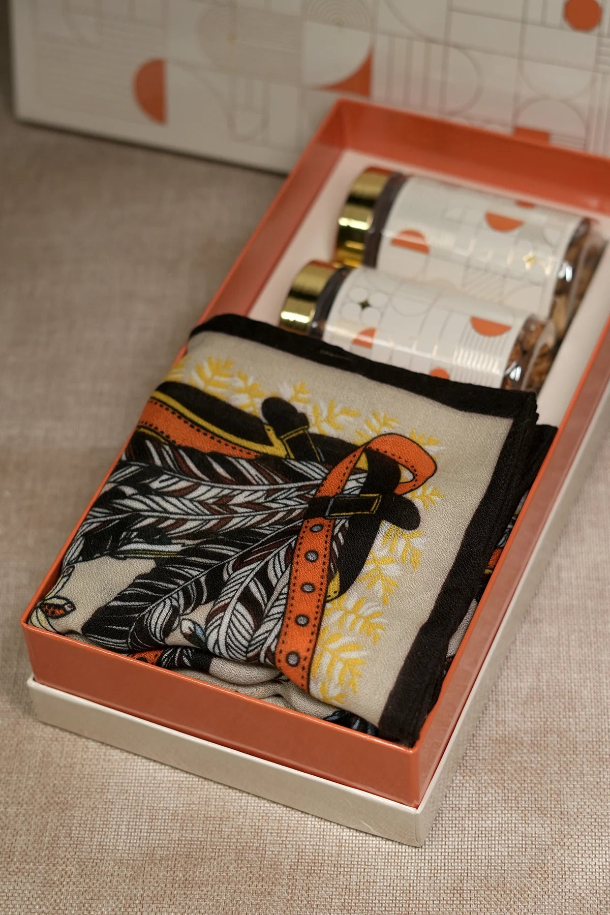 Gift Box with Modern Belt-Design Stole – All-Season Luxury Hamper