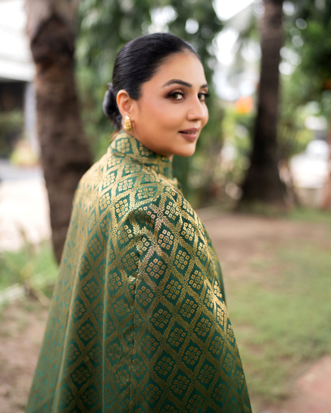 Gayatri Banarasi Cape: Women&