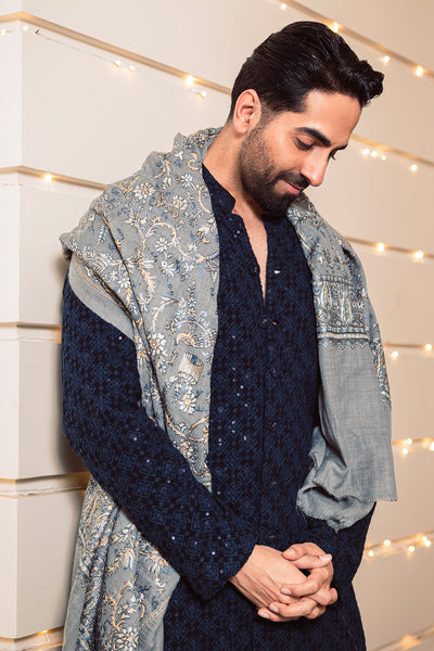 -  Ayushmaan Khurana in Kanchan Cashmere Stole