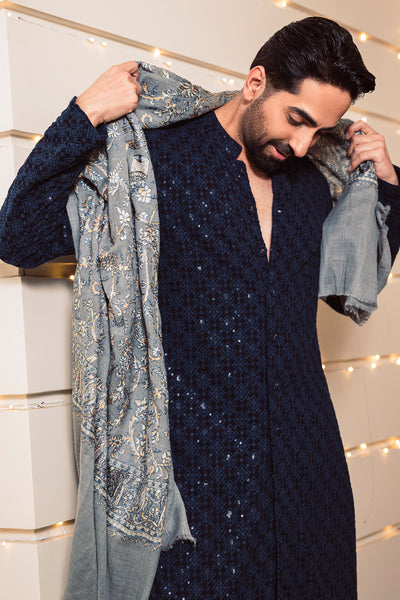-  Ayushmaan Khurana in Kanchan Cashmere Stole