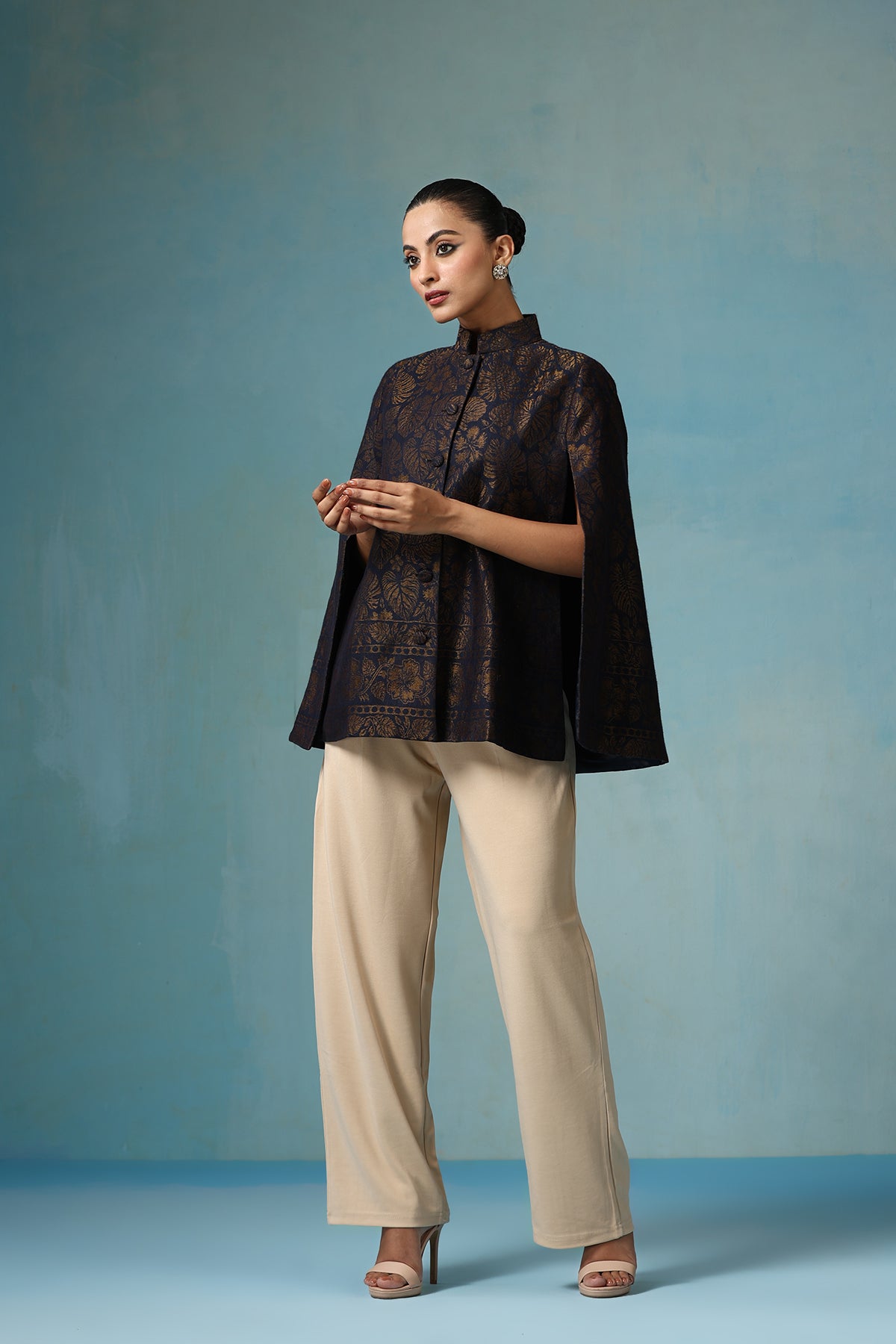 -  Ais Fine Wool Silk with Zari Cape