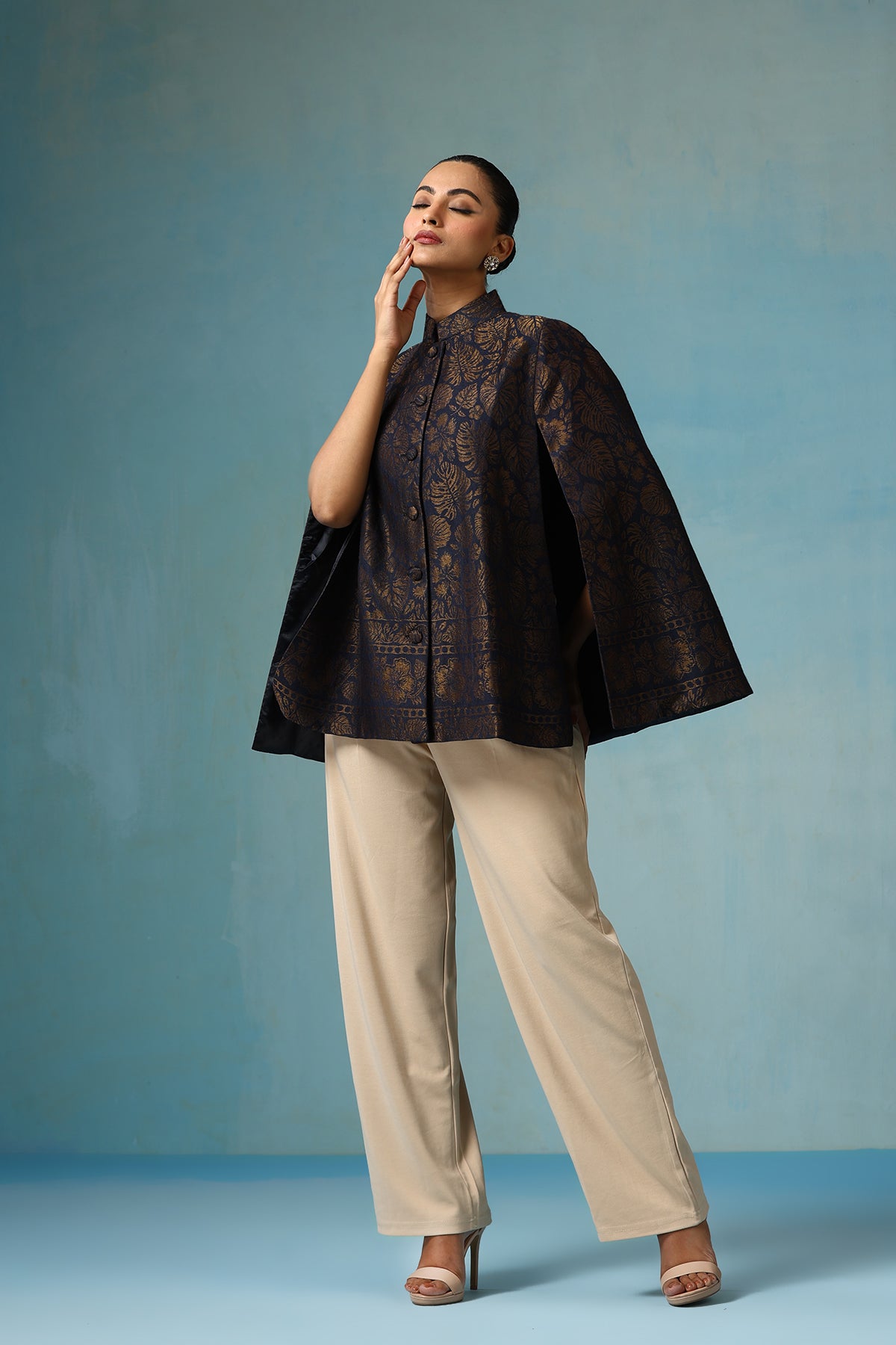 Ais Fine Wool Silk with Zari Cape