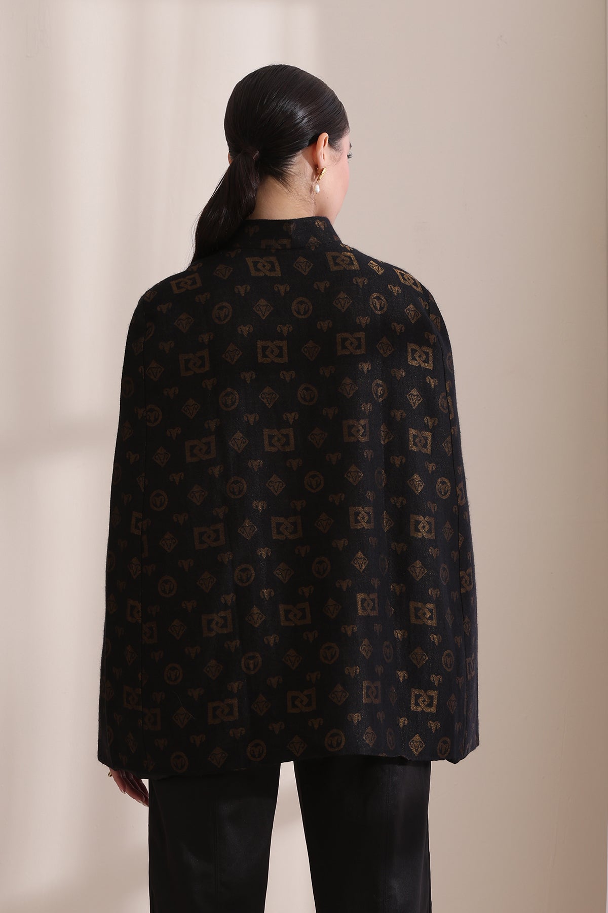 Dusala Cashmere Fine Wool Silk with Zari Cape