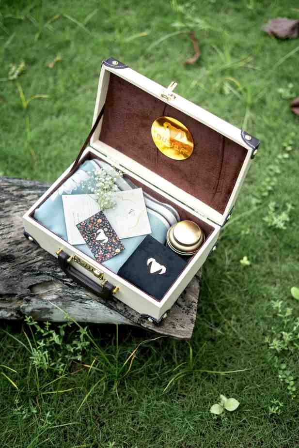 Ivory Luxe Trunk – Pashmina &amp; Pearl Heritage Gift Box