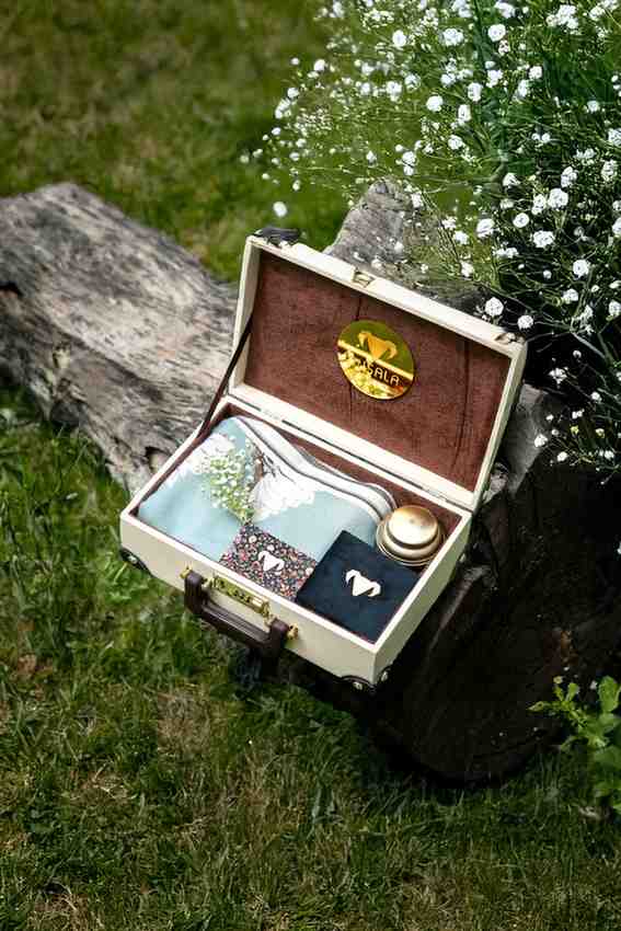 Ivory Luxe Trunk – Pashmina &amp; Pearl Heritage Gift Box