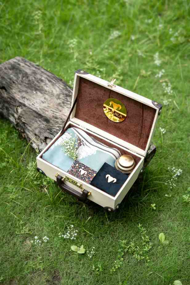 Ivory Luxe Trunk – Pashmina & Pearl Heritage Gift Box