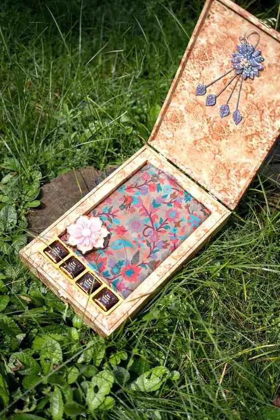 Regal Heritage Pashmina Shawl Gift Box with Artisanal Chocolates