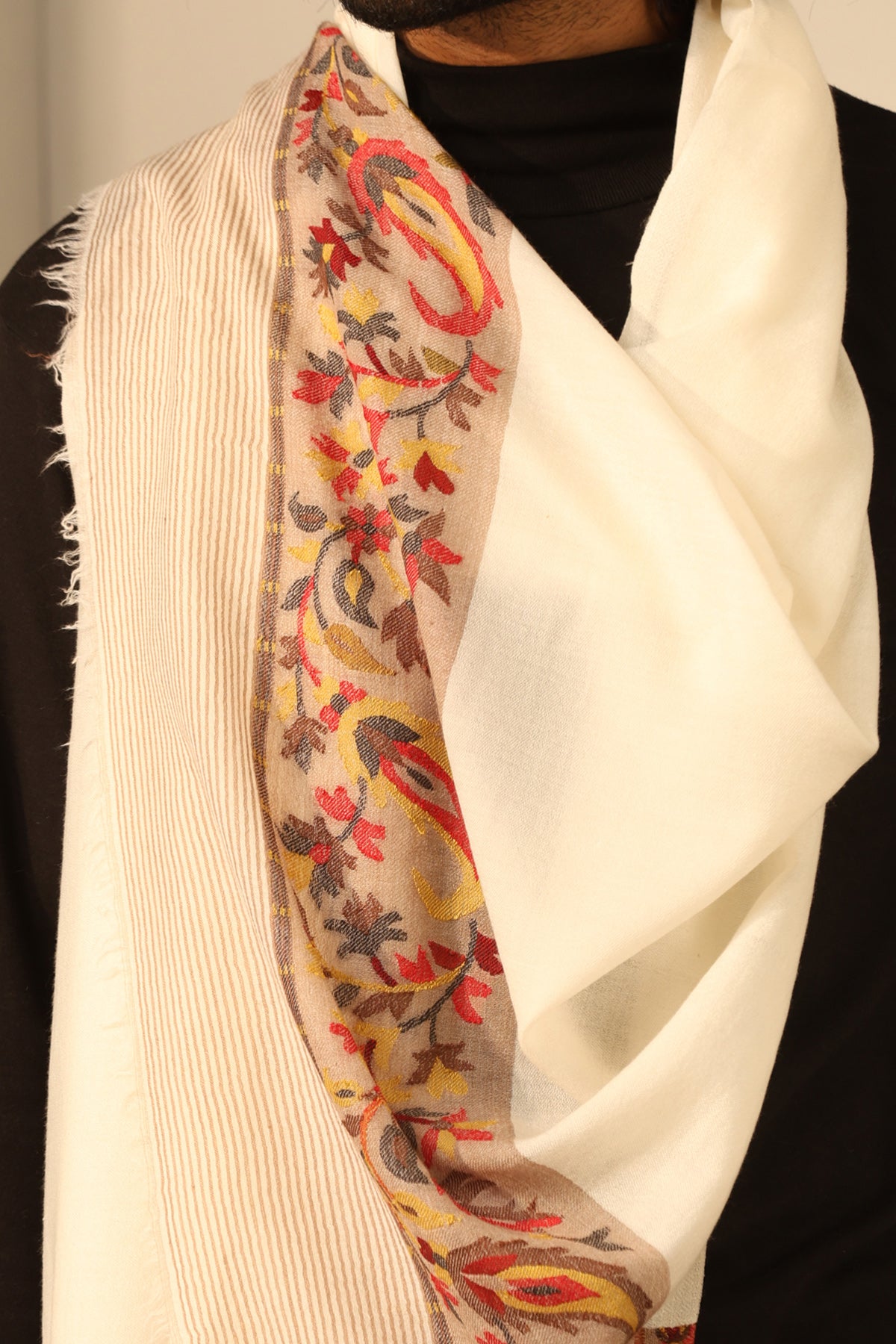 -  Mahesh : Offwhite Cashmere Stole