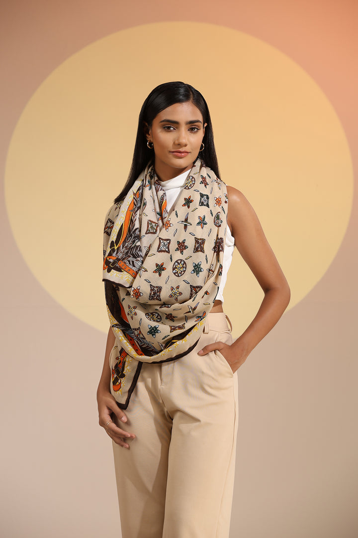 Gift Box with Modern Belt-Design Stole – All-Season Luxury Hamper