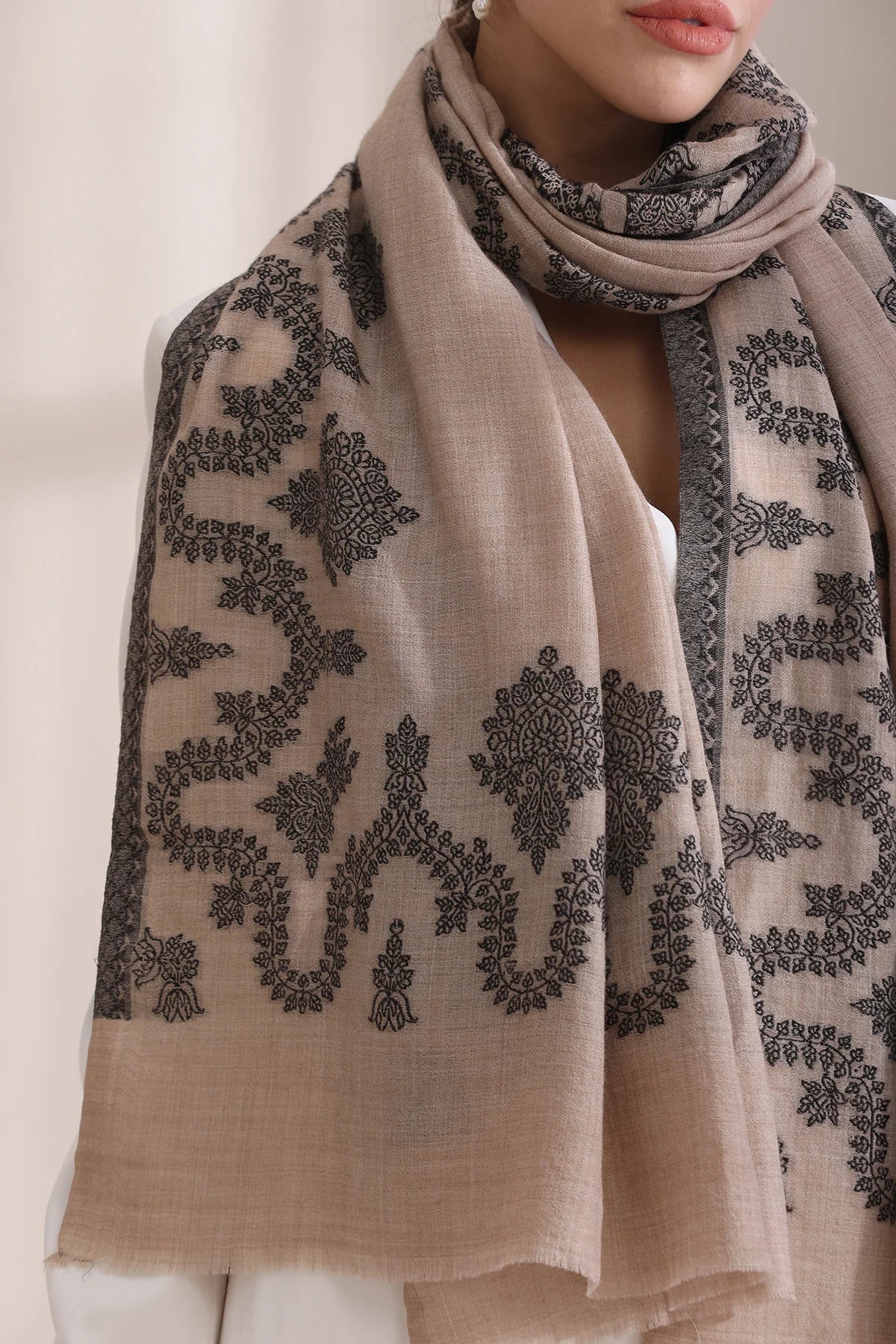 Pankhudi Woven Jamawar Border Stole