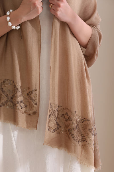 Hannah Collared Fur with Palla Border Stone Work Stole