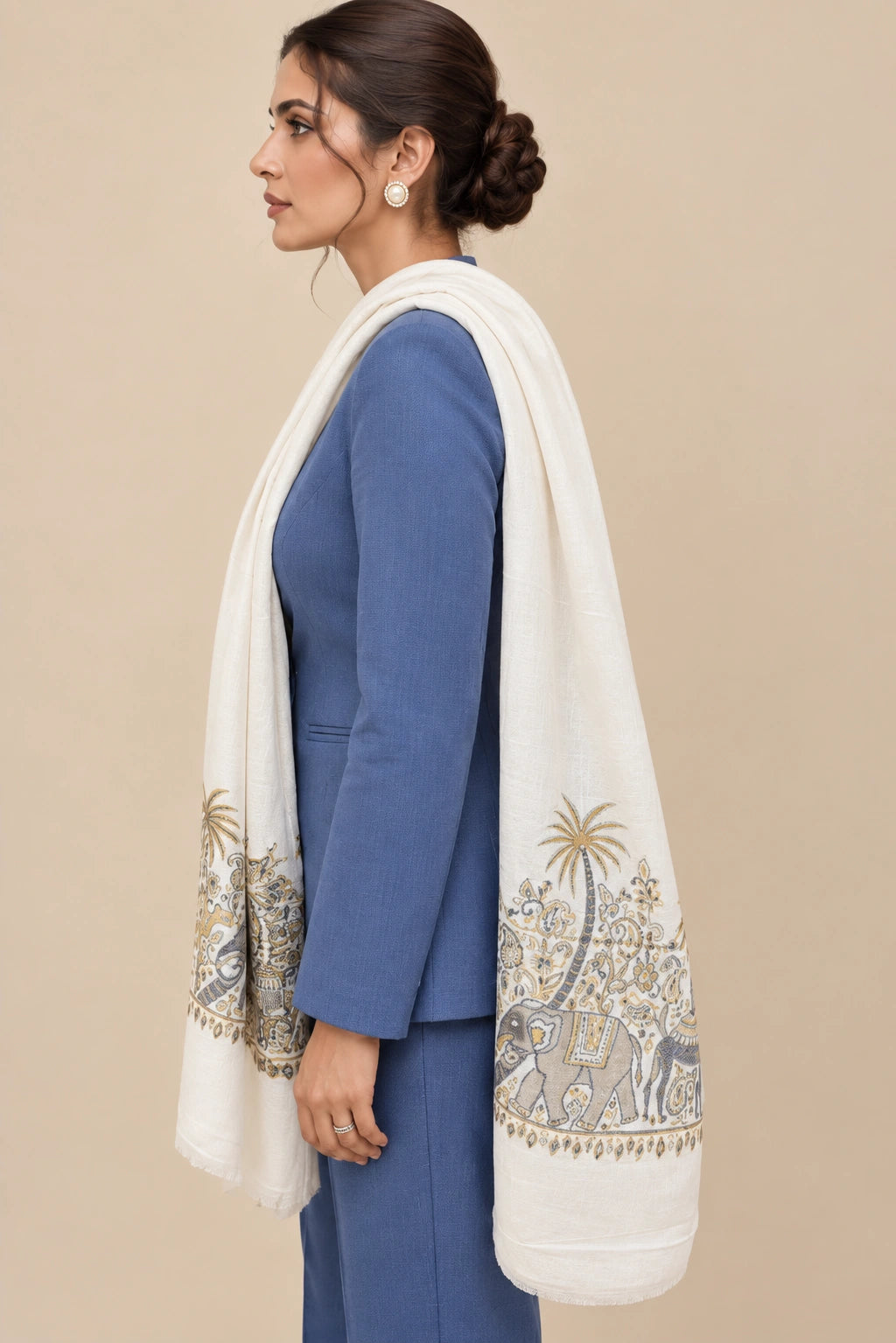 White Cashmere Wool Stole with Elephant Palm Motif Border