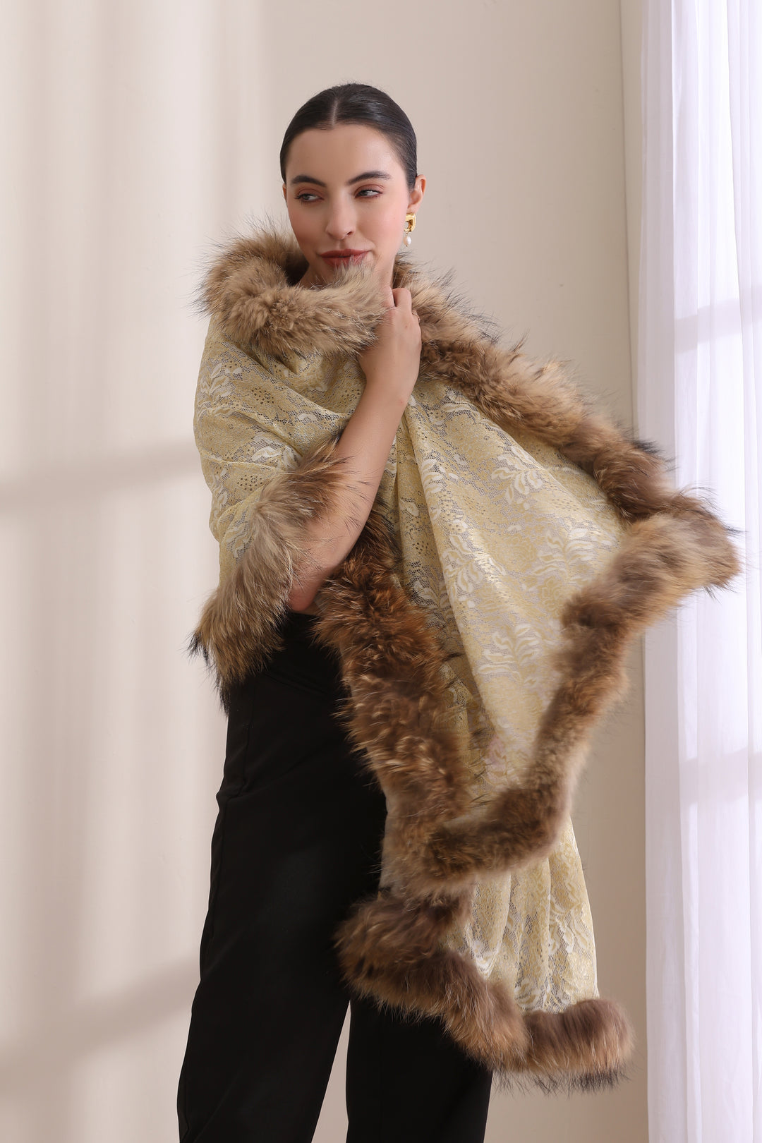 Sukhmani Gambhir In Pashmina Fur Border Stole