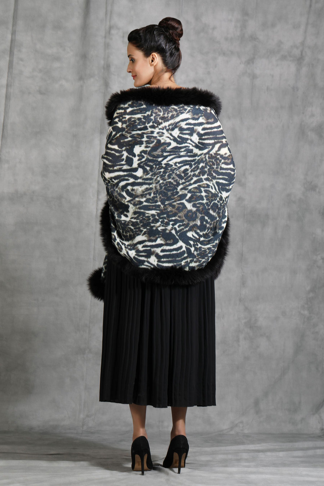Cashmere Fine Wool Digital Animal Print With High Quality Fur Stole