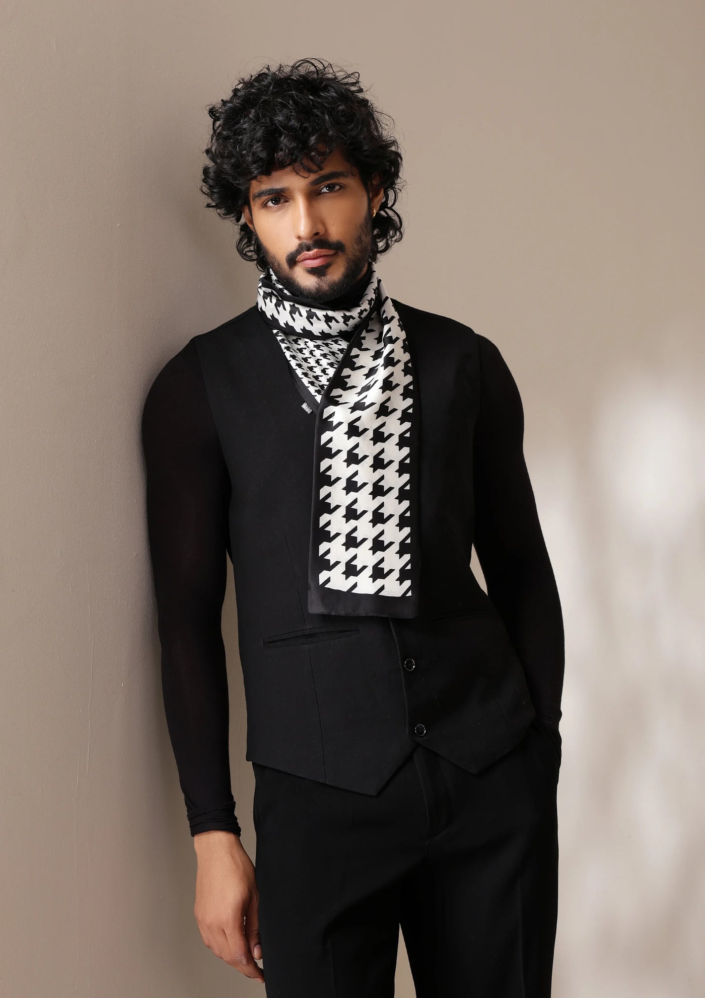 Dusala Monochrome Houndstooth silk Scarf set