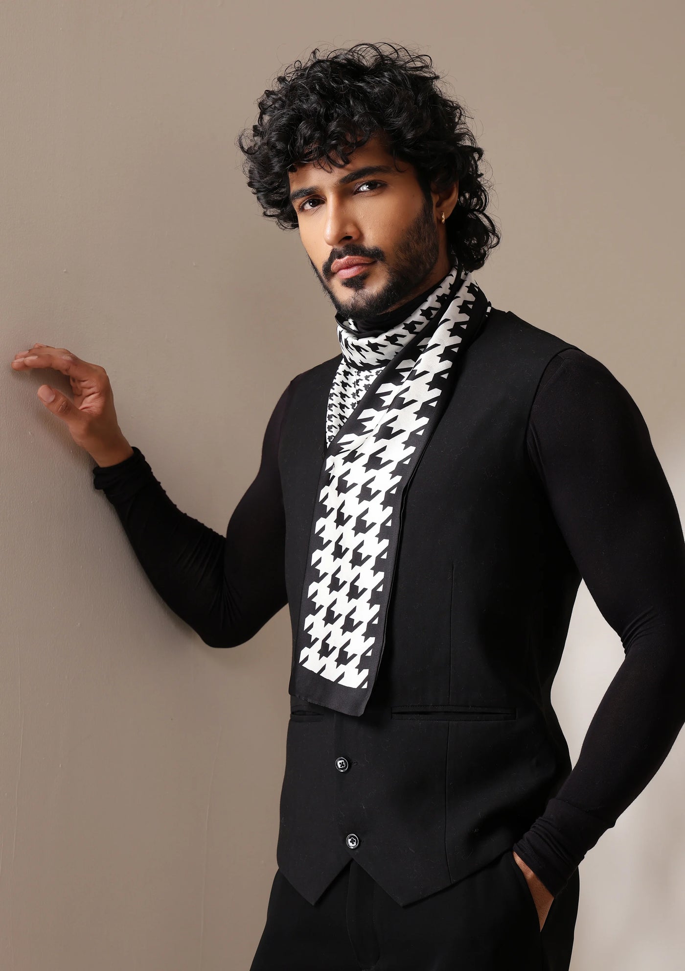 Dusala Monochrome Houndstooth silk Scarf set