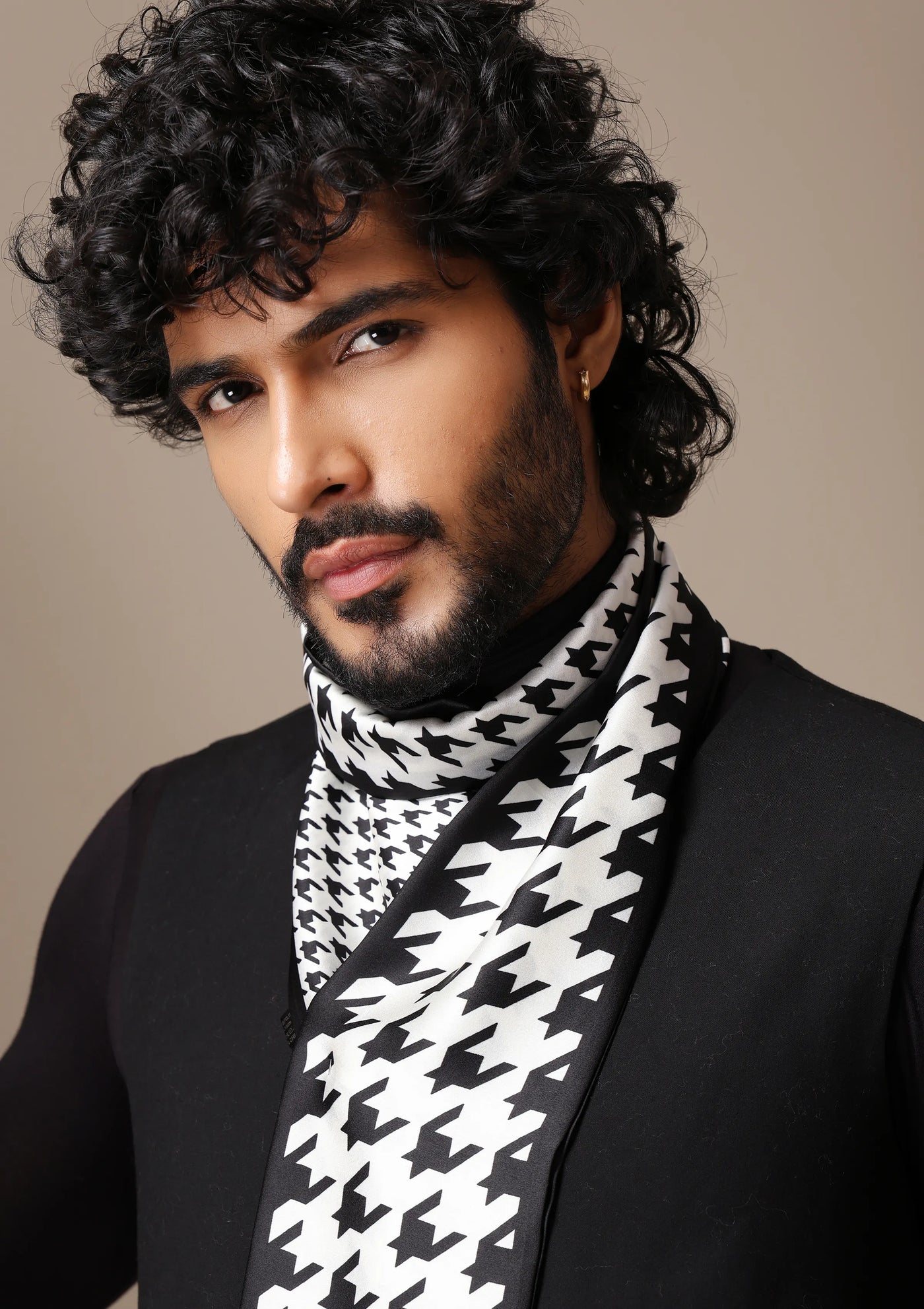 Dusala Monochrome Houndstooth silk Scarf set