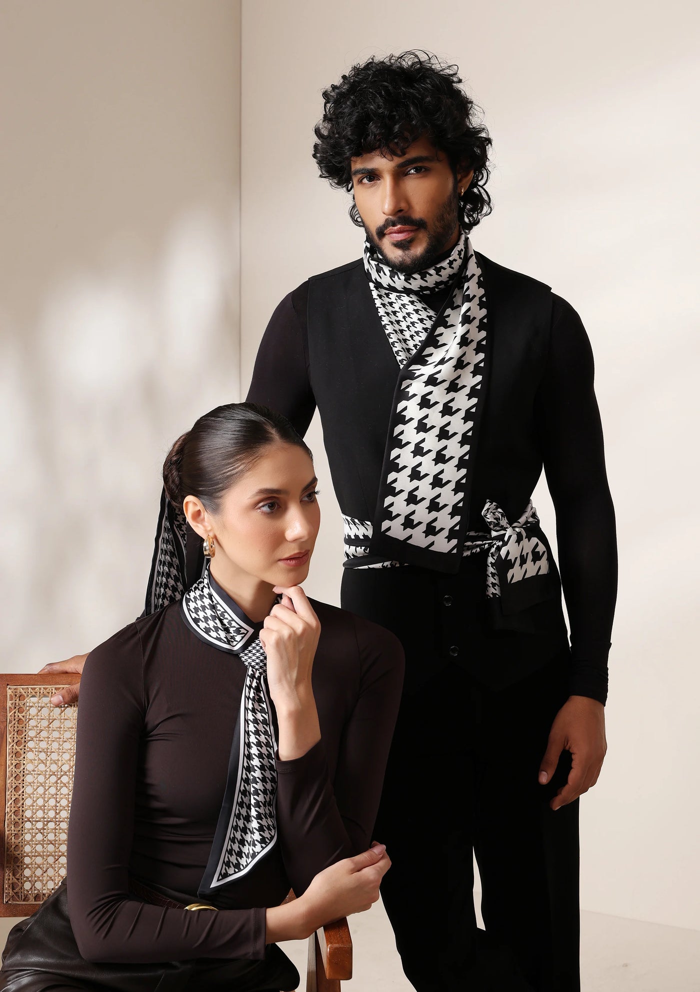 Dusala Monochrome Houndstooth silk Scarf set