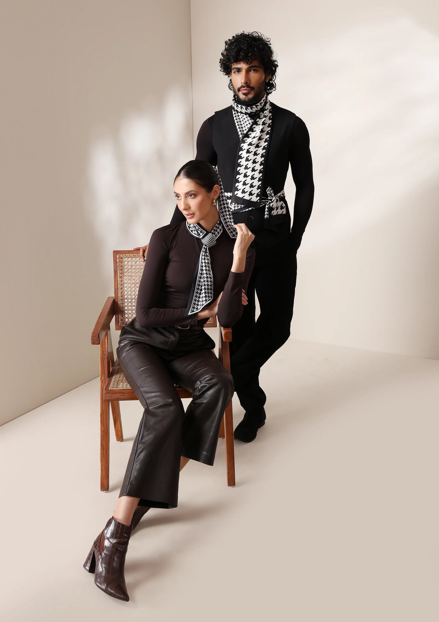 Dusala Monochrome Houndstooth silk Scarf set