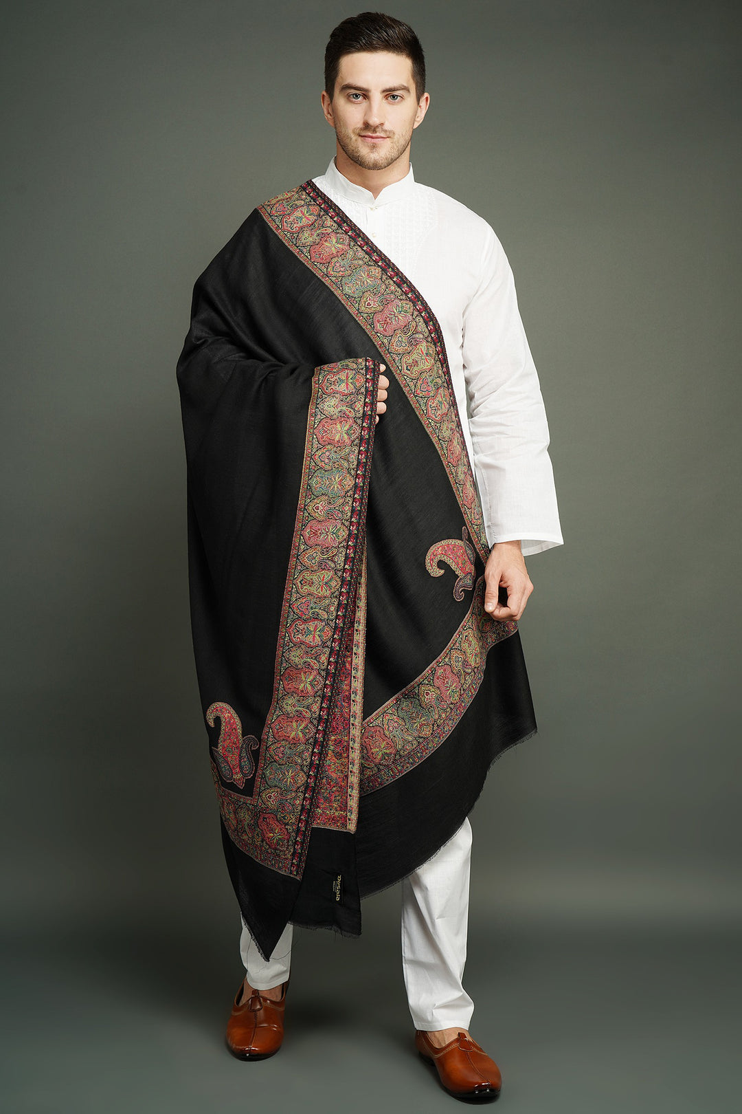 Pashmina wool in antique jamawar paisley design Shawls