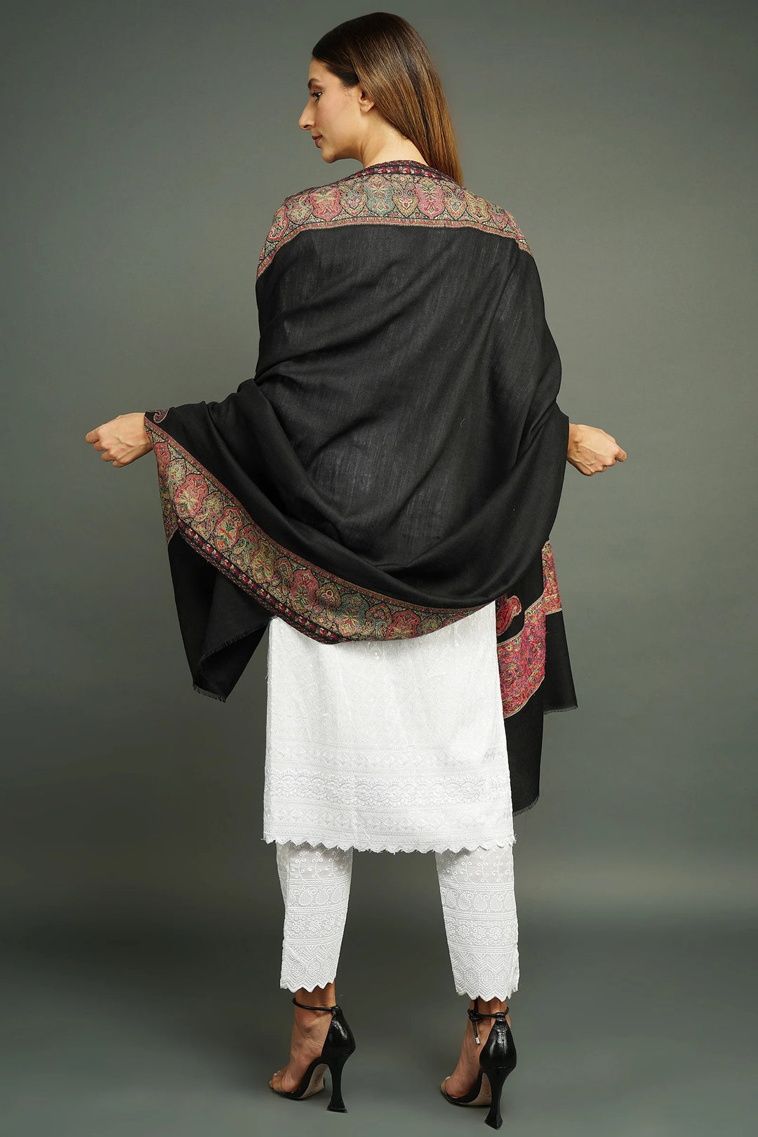 Pashmina wool in antique jamawar paisley design Shawls