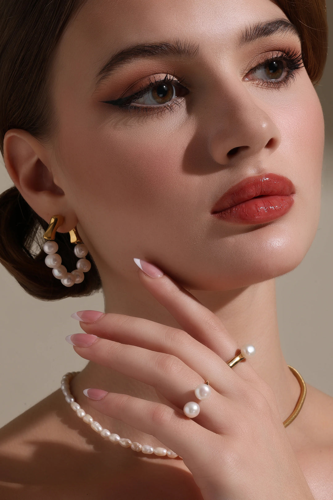 Huma Qureshi in Gold Whisper Ring