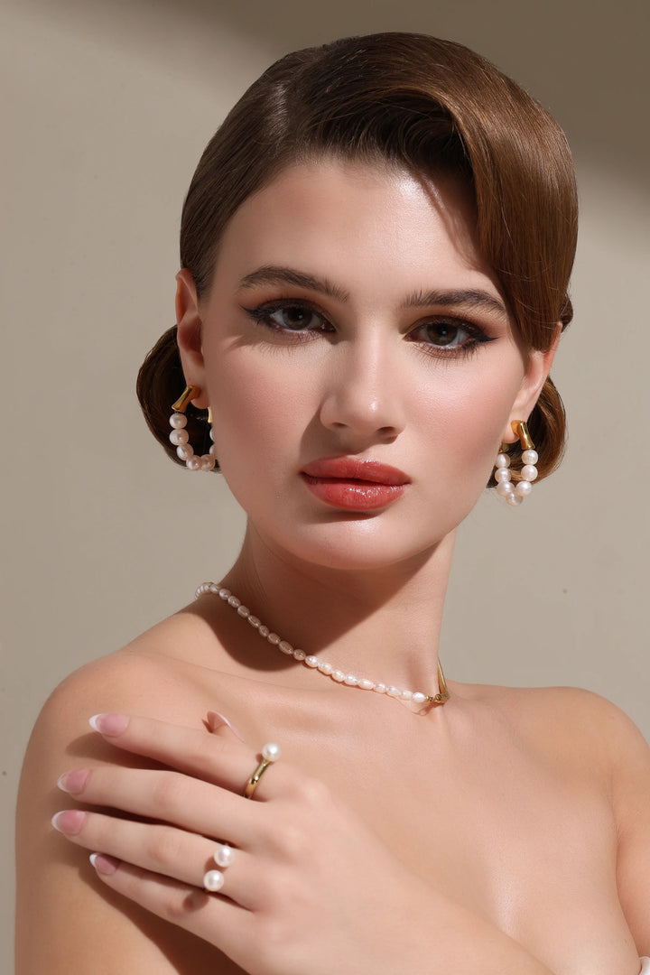 Huma Qureshi in Gold Whisper Ring