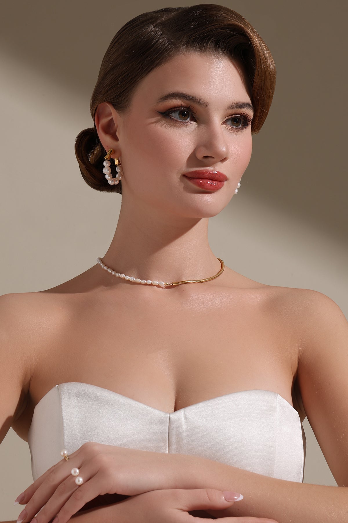 -  Huma Qureshi in Collar Statement Pendant