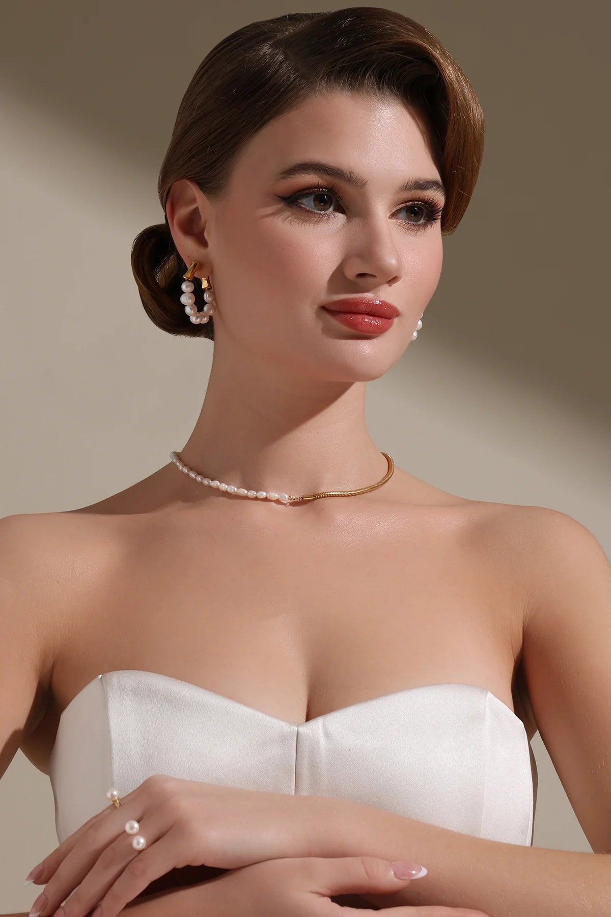 Huma Qureshi in Collar Statement Pendant