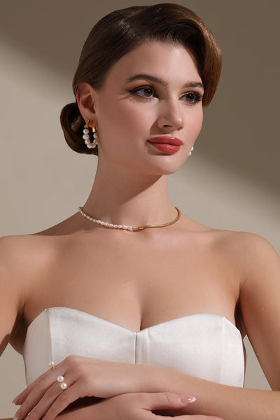 -  Huma Qureshi in Collar Statement Pendant