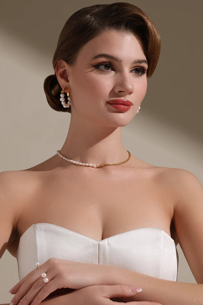 Huma Qureshi in Collar Statement Pendant