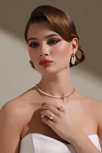 -  Huma Qureshi in Collar Statement Pendant