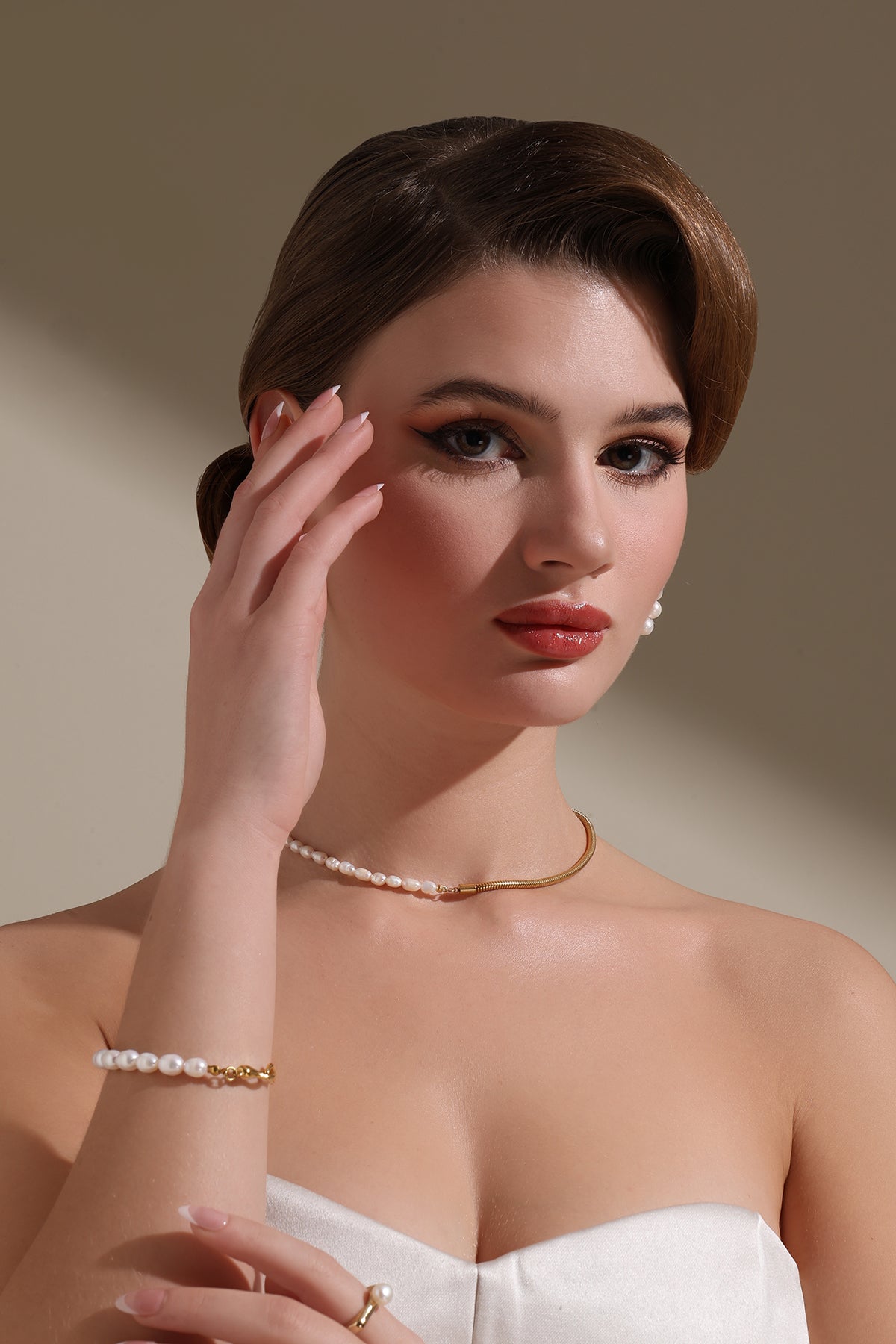 -  Huma Qureshi in Collar Statement Pendant