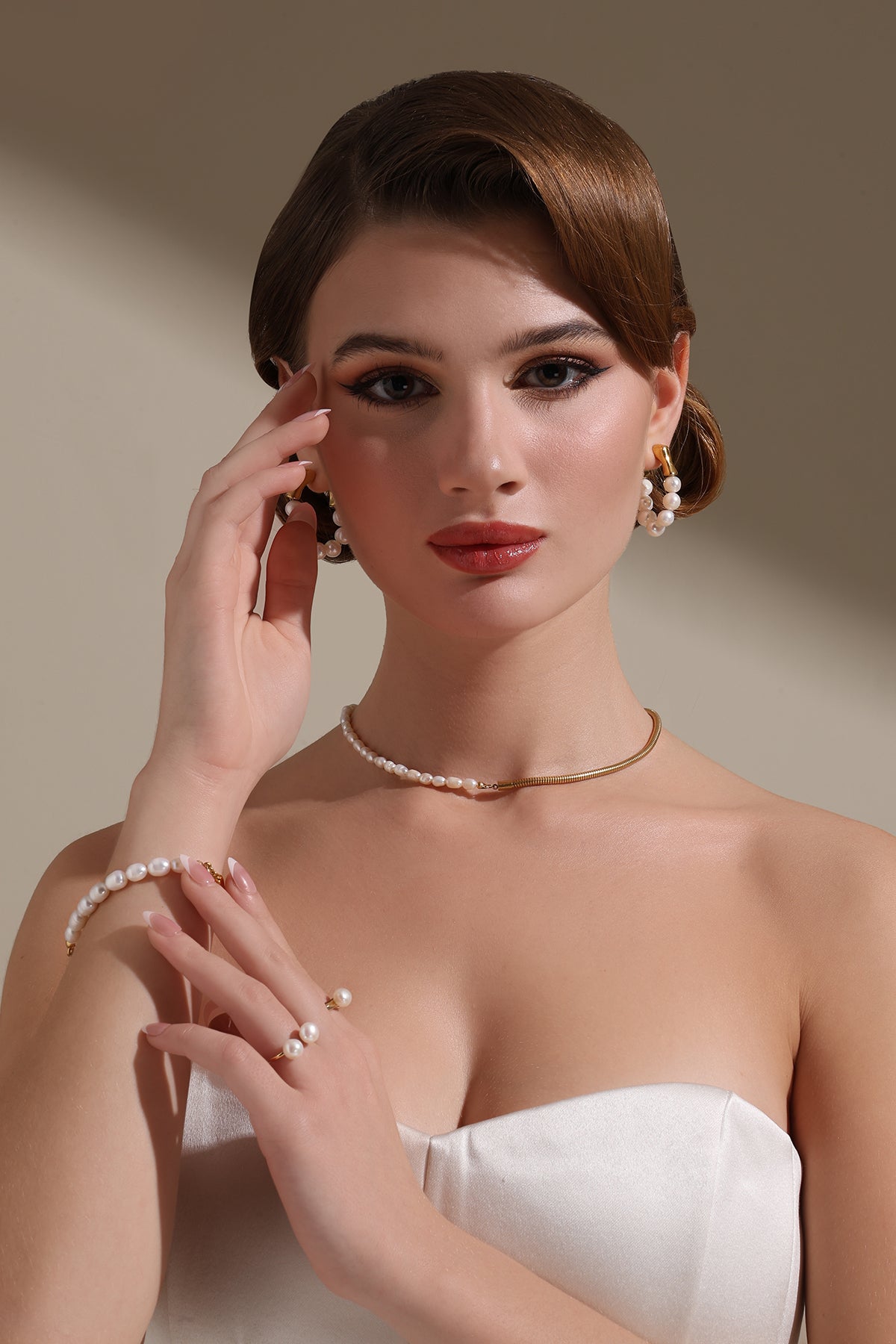 -  Huma Qureshi in Collar Statement Pendant