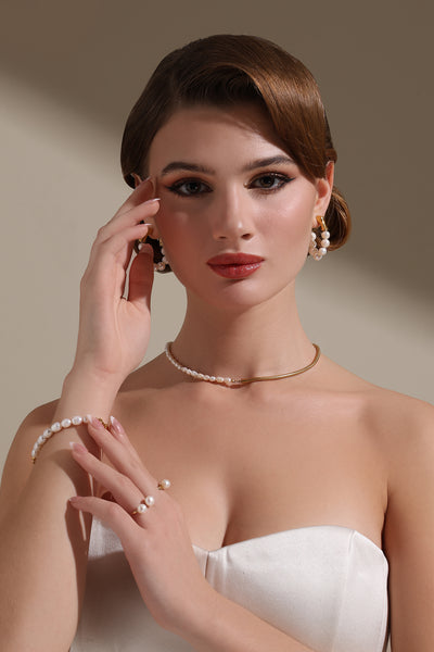 -  Huma Qureshi in Collar Statement Pendant