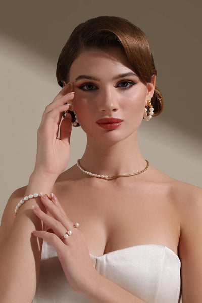 Huma Qureshi in Collar Statement Pendant