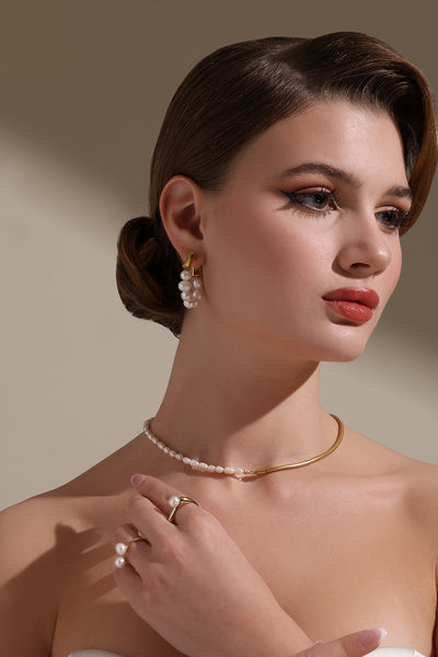 -  Huma Qureshi in Collar Statement Pendant