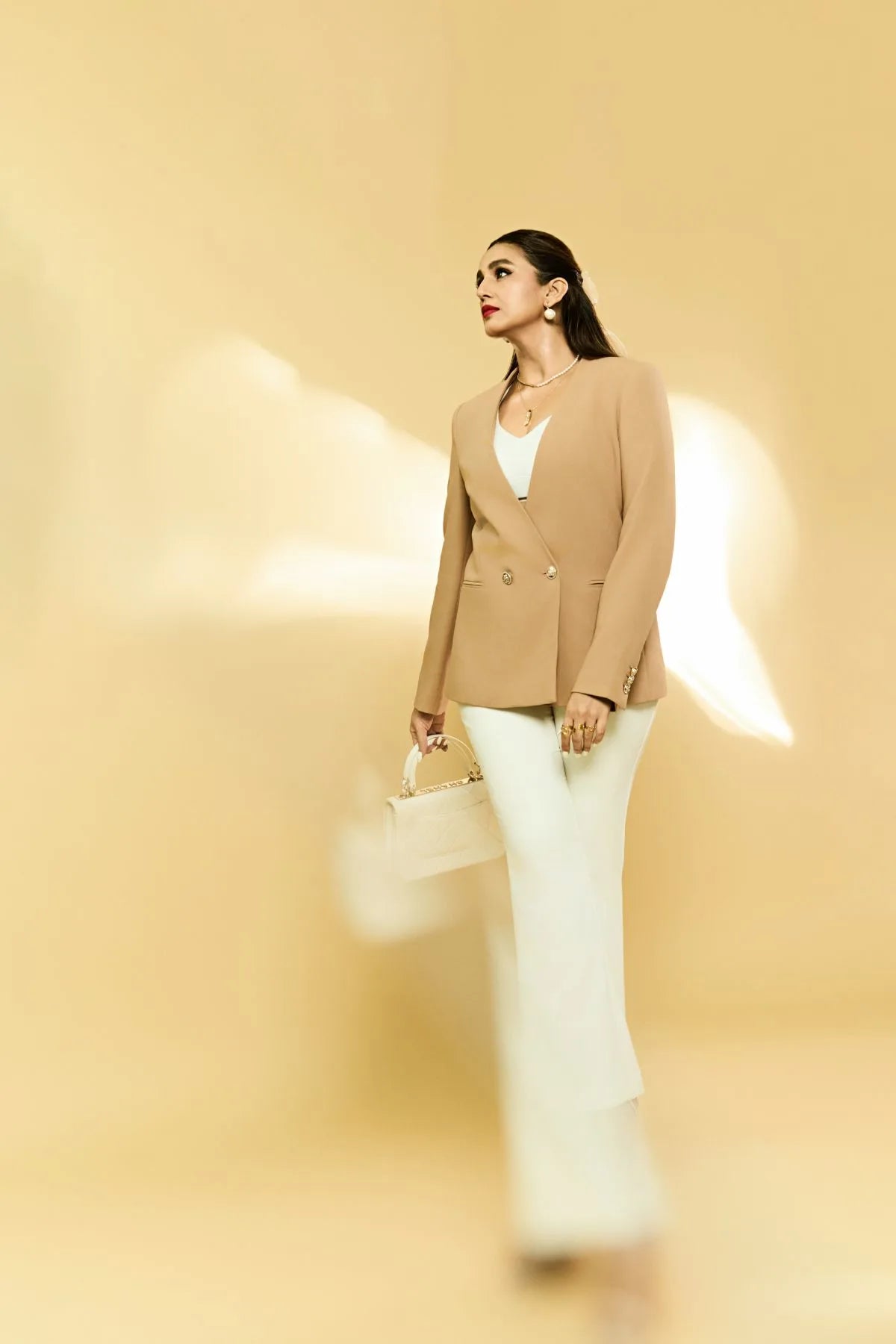 Huma Qureshi in Collar Statement Pendant