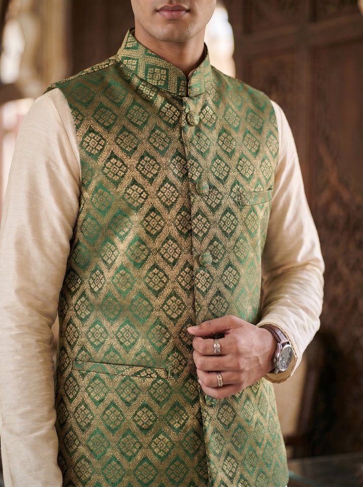 Bajirao Banarasi Bandi: Men&