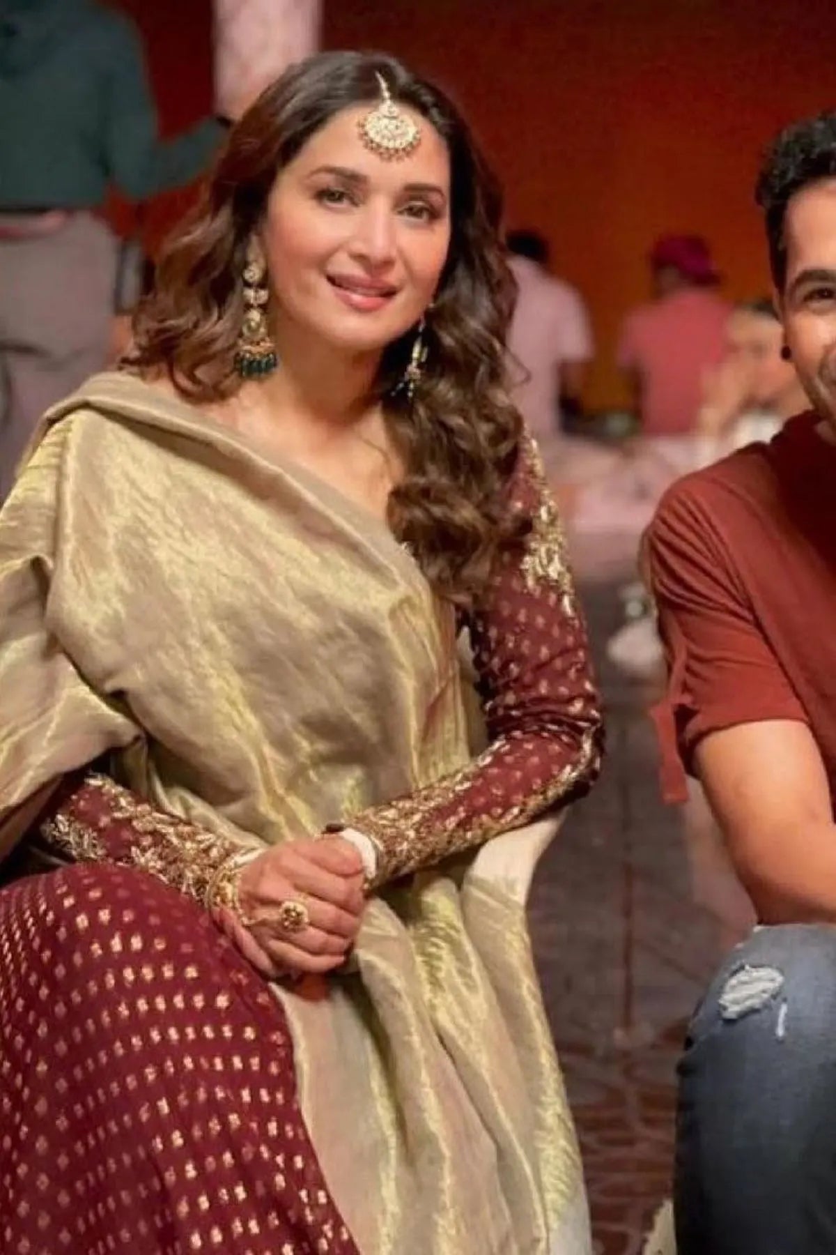 Madhuri Dixit in Zari Reversible Shawl