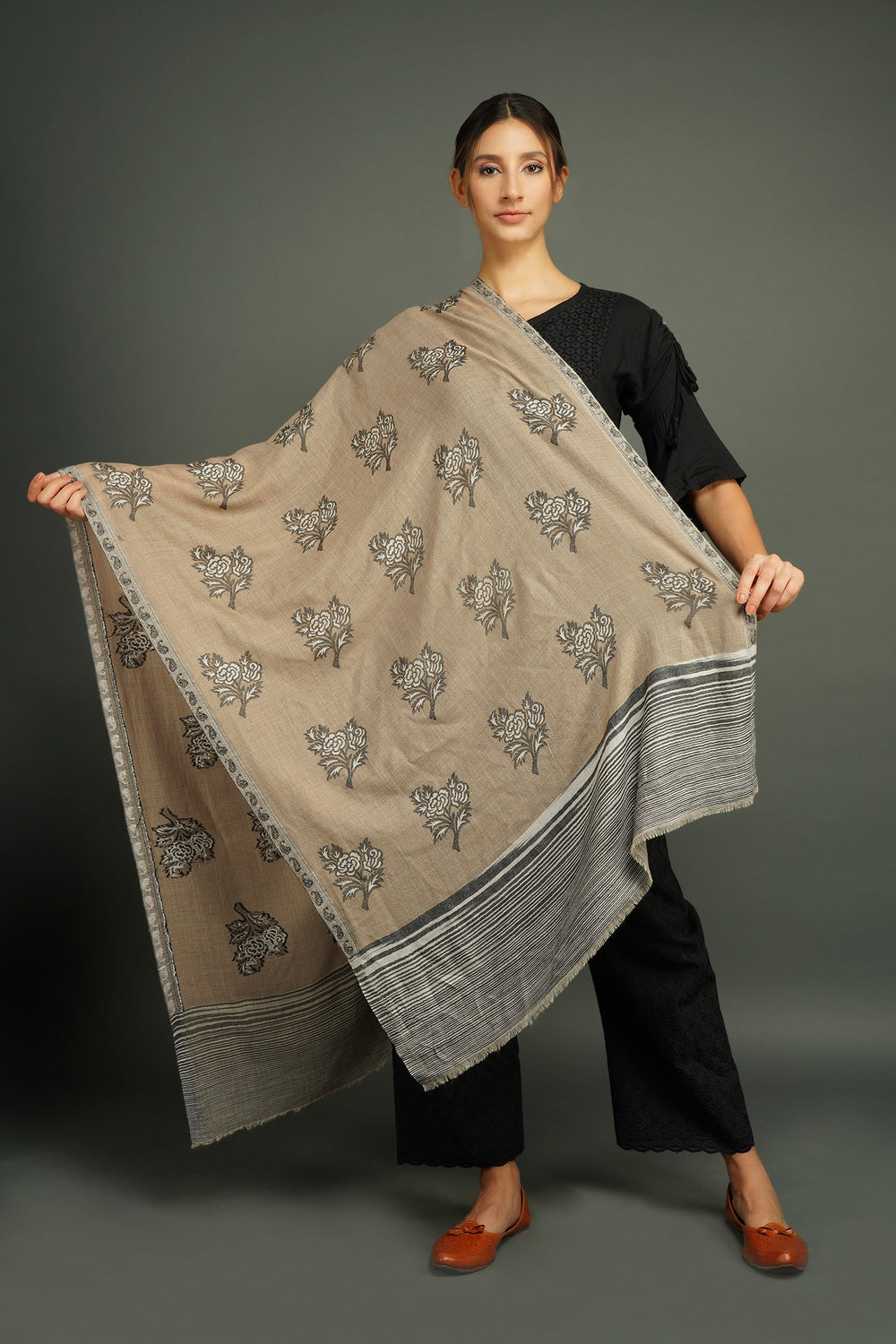 '-  Pashmina Blend Woven Foral In Geometrical Pattern
