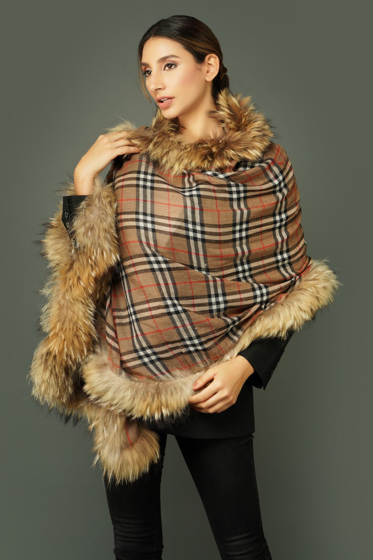 -  Pashmina Fur Border Stole In Checkered Design