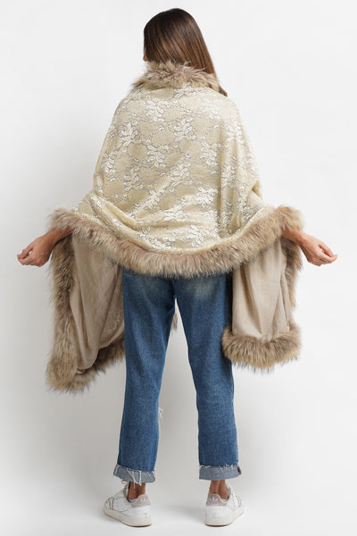 -  Shaurya Sanadhya Tulshyan In Pashmina Fur Border Stole