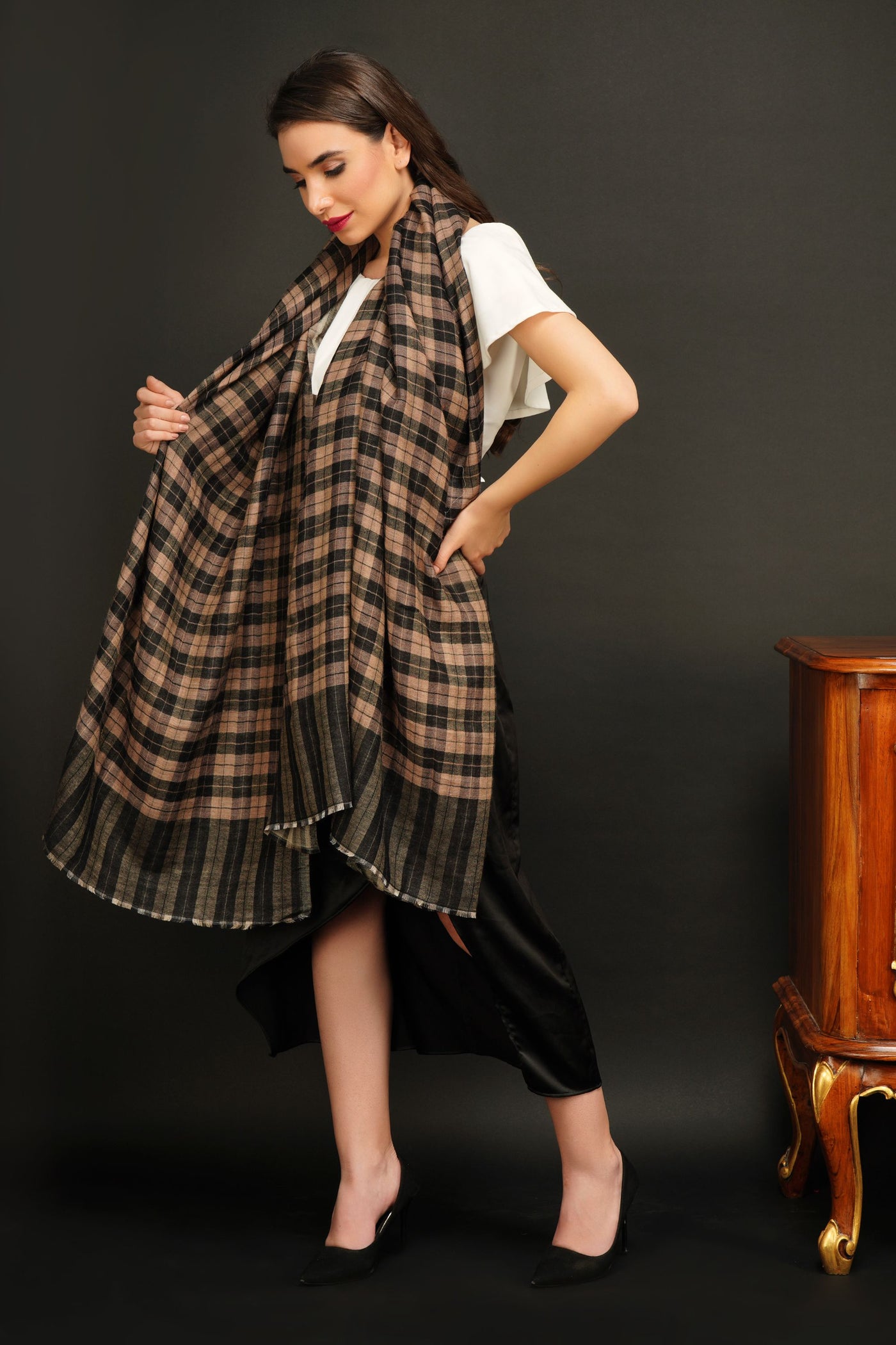 -  Pashmina Reversible Checkered Design