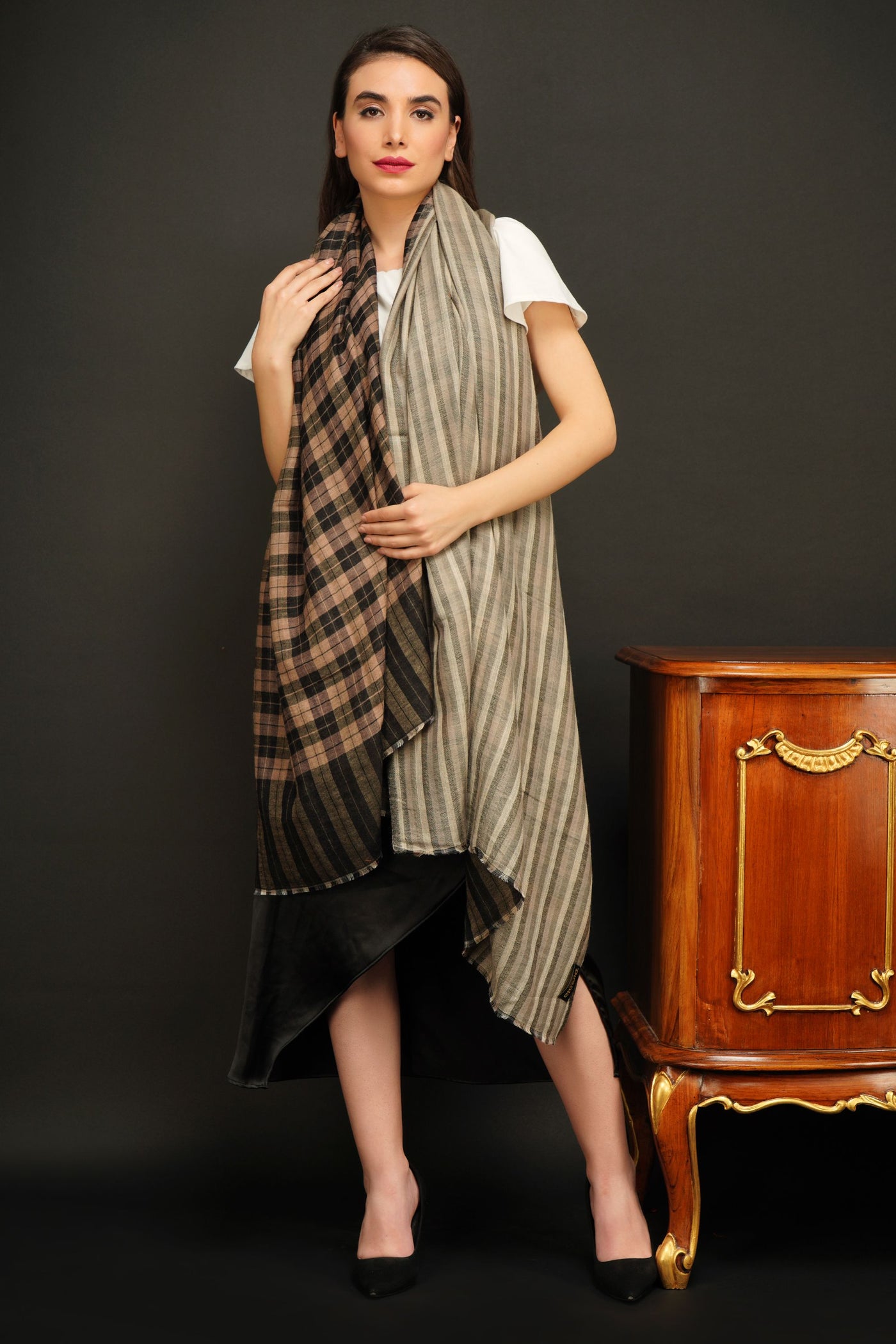 -  Pashmina Reversible Checkered Design