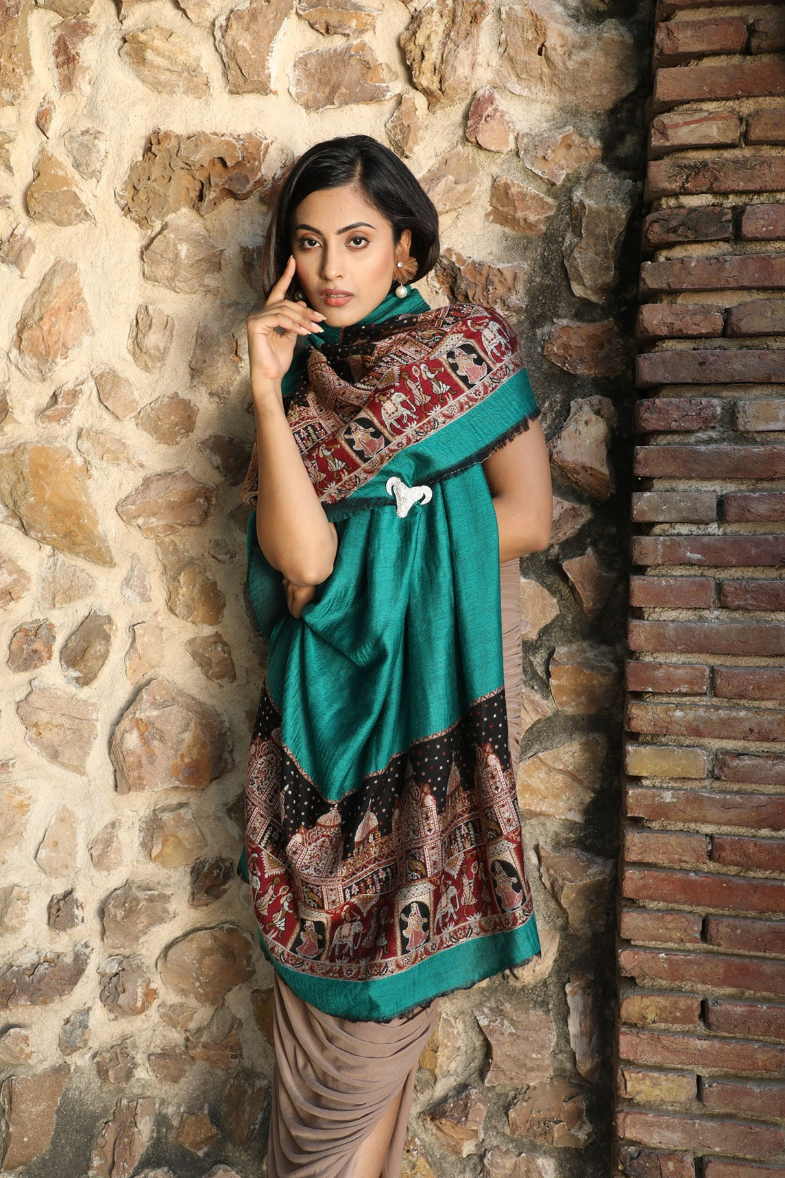 -  Cashmere Fine Wool Aari Work Stole - Barat design