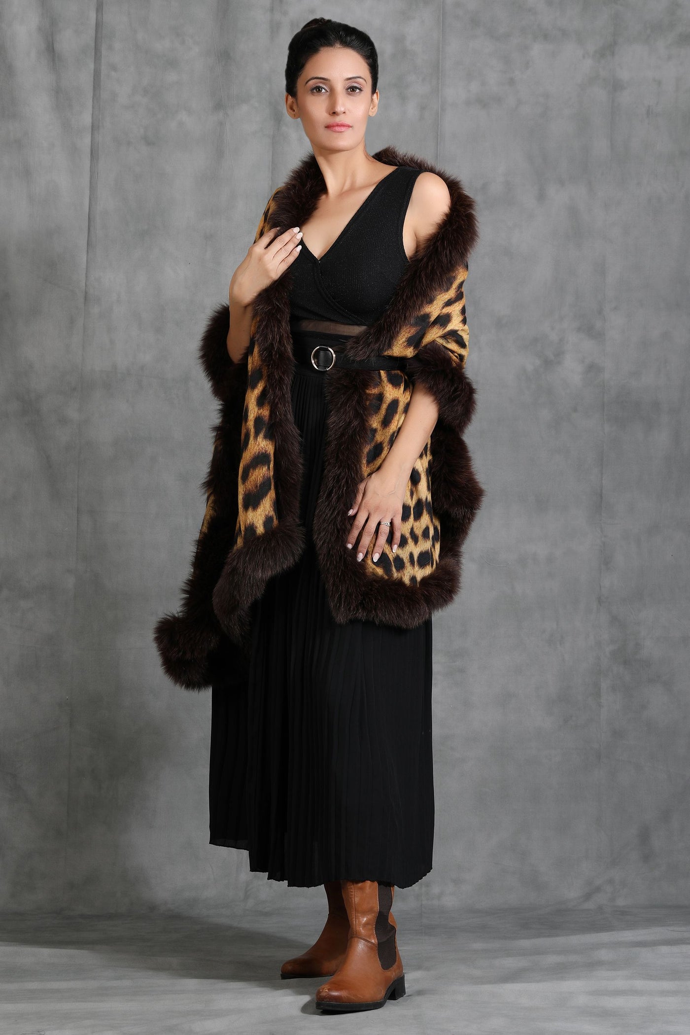 -  Cashmere Digital Animal Print With High Quality Fur